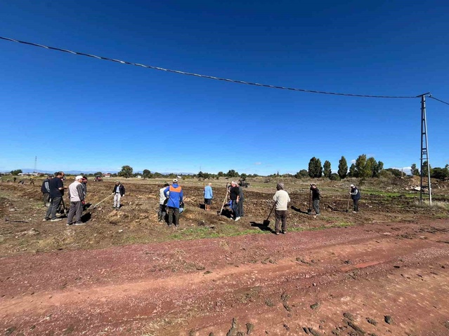 Karadiken sakinleri Beyşehir'de eski çöplük alanını 4 bin fidanla yeşillendirdi