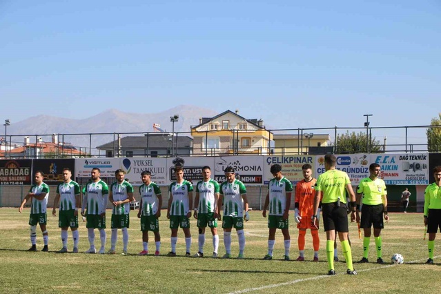 Yeşil Çivril Belediyespor, Manavgatspor'a 3-0 yenilip Çakırköyspor'a hazırlanıyor