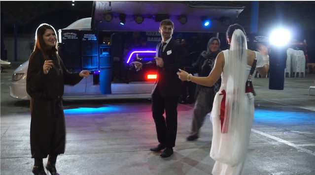 Amerikalı damat Benny Brikman, Gölhisar'da Yörük düğünüyle Fatoş Eryurt ile evlendi