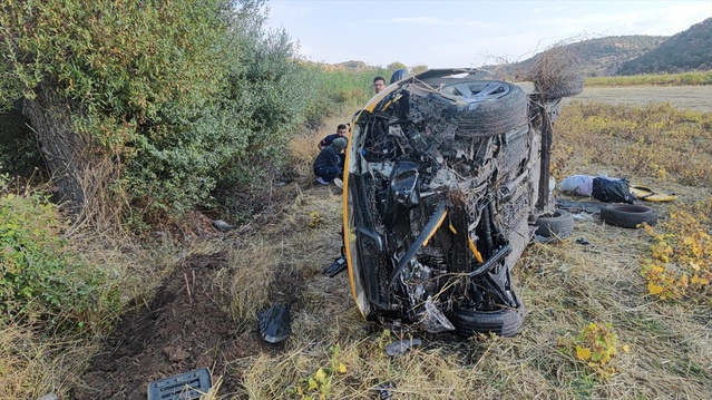 Adıyaman Gölbaşı'da şarampole devrilen otomobildeki 4 kişi yaralandı