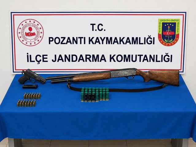 Adana Pozantı'da jandarmanın aramasında ruhsatsız silah ve uyuşturucu ele geçirildi