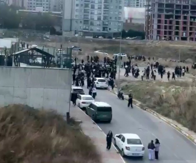 Esenyurt'ta lisede öğrenci kavgasına polis ve sağlık ekipleri sevk edildi