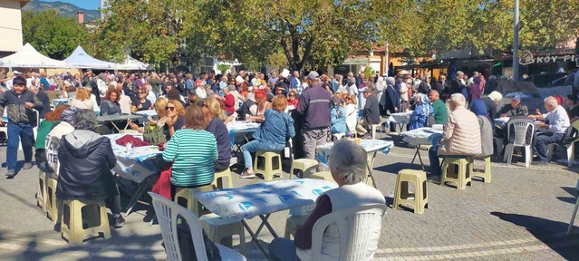Edremit Kızılkeçili'de üçüncüsü düzenlenen çiftçi hayrı 5 bin kişiyi ağırladı