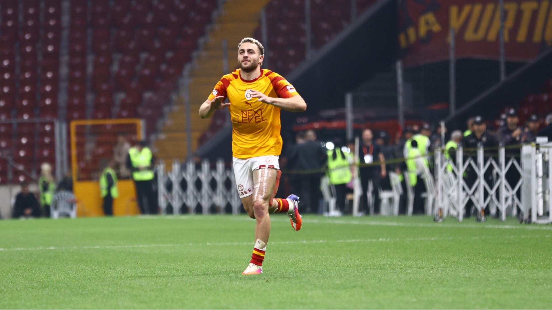 Barış Alper taraftarları kırmadı, tekrar sahaya çıktı!