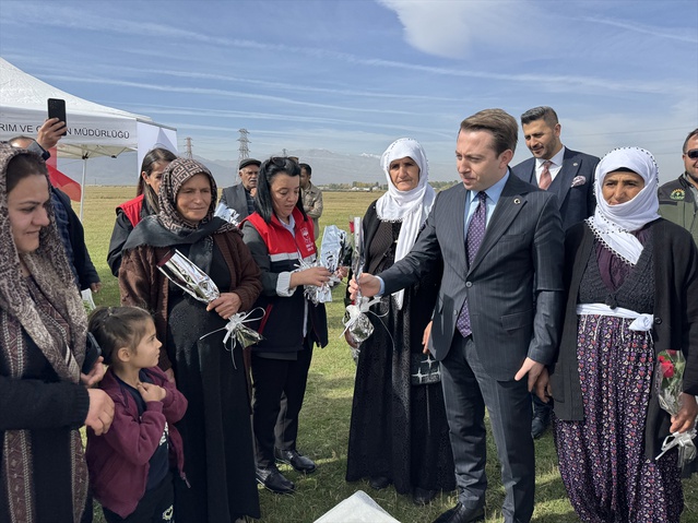 Hakkari Yüksekova'da kadın çiftçilerin etkinliğinde Kaymakam Hülür destek sözü verdi