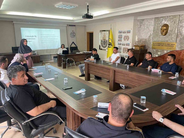 Bayburt Belediyesi 23 personeline psikolojik ilk yardım eğitimi verdi