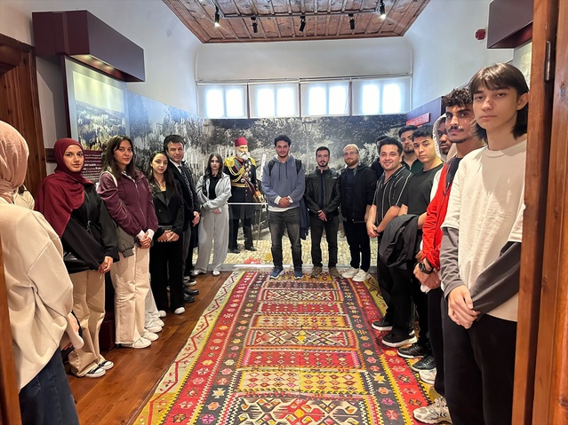 Tokat'ta TOGÜ öğrencileri Şehir ve Kültür dersini Gökmedrese'de ve müze evinde işledi
