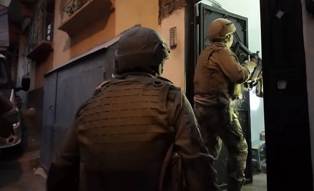 Gaziantep'te şafak operasyonunda 8 şüpheli gözaltına alındı, 2 tabanca ele geçirildi
