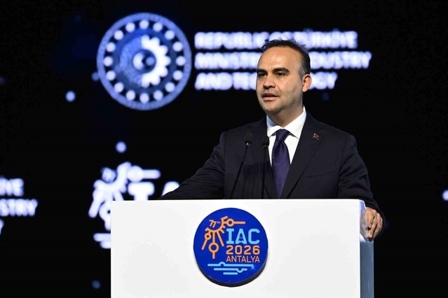 Bakan Kacır, Antalya'daki Uzay Kongresi'nde 5 ülkenin bakanıyla görüştü