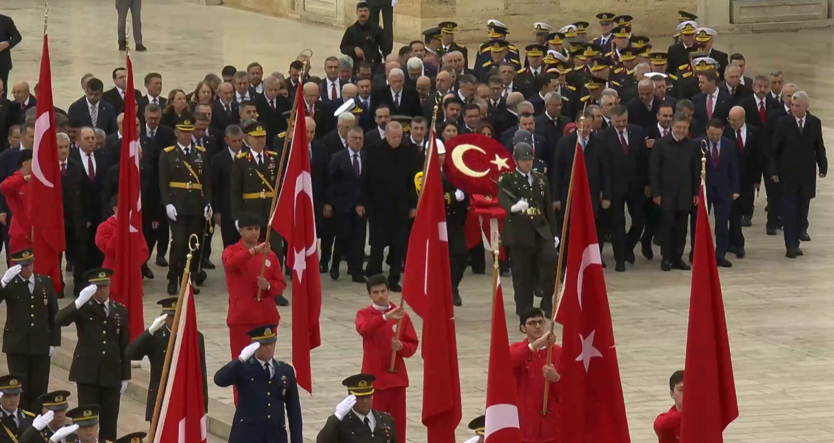 Cumhuriyet 103 yaşında. Devlet erkanı Ata'nın huzurunda