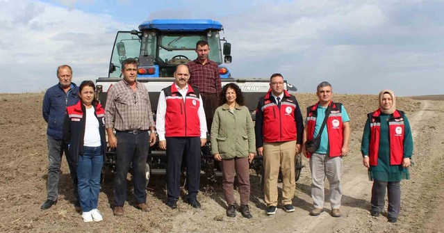 Tekirdağ Hayrabolu'da mera ıslah projesinde Kutlugün meralarına yem bitkisi ekildi