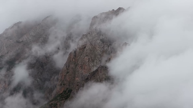 Tunceli'de Munzur Vadisi'ni saran sis kartpostallık görüntüler oluşturdu