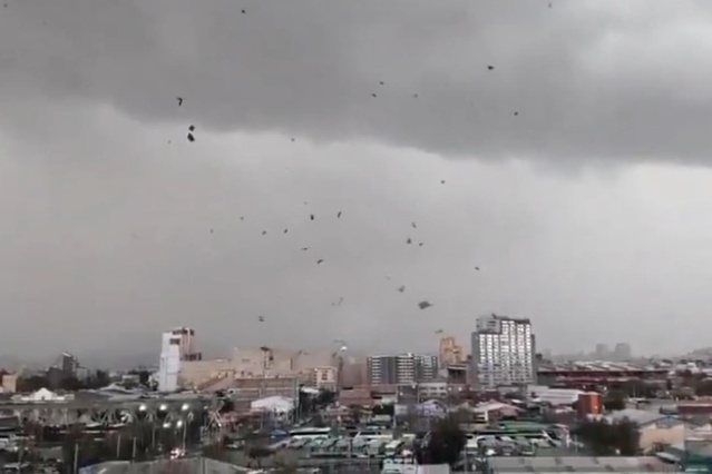 Şili'de kasırga faciası! Binaların çatıları uçtu, başkentte kırmızı alarm verildi