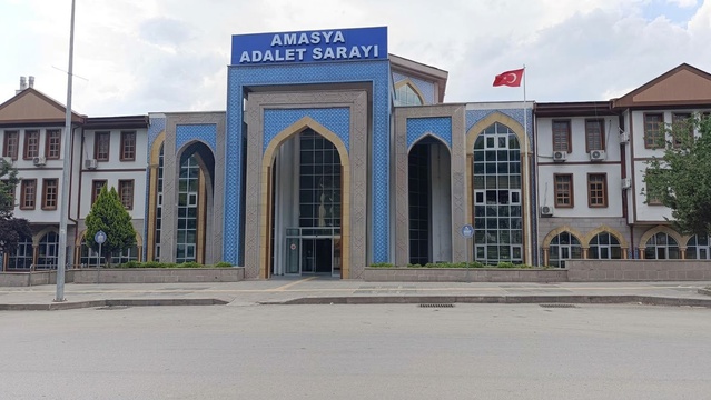 Amasya'da kurusıkı tehdit videosu sonrası çocuğa konutu terk etmeme kararı verildi