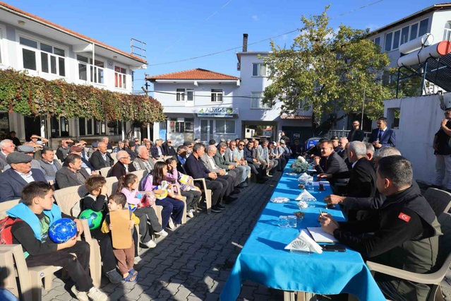 Muğla Valisi Akbıyık, Yatağan Katrancı'da çam fıstığı üreticileriyle bir araya geldi