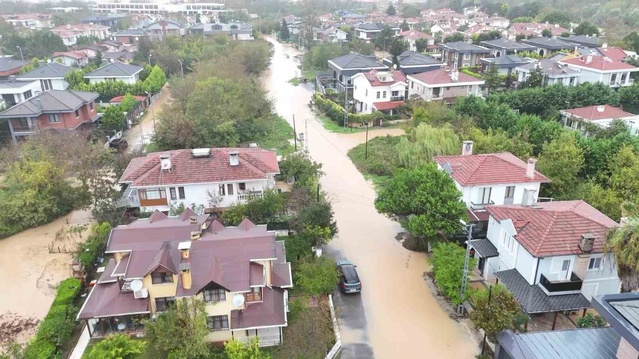 İstanbul’da sağanak Şile’yi de vurdu! Sokaklar ve bahçeler sular altında kaldı