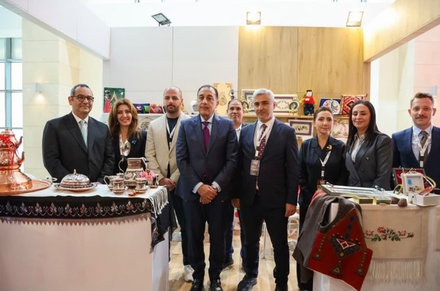 Bingöl'de bakır işlemeciliği kursuna katılan kadınların ürünleri Kahire'de sergilendi
