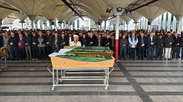 Ankara Yenimahalle'de eski eşi tarafından vurulan kadın Karşıyaka Mezarlığı'nda defnedildi