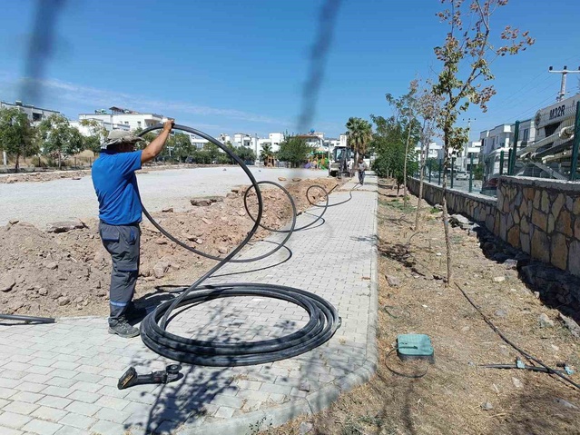 Bodrum Belediyesi ekipleri mahallelerde aydınlatma ve anons bakımı yapıyor