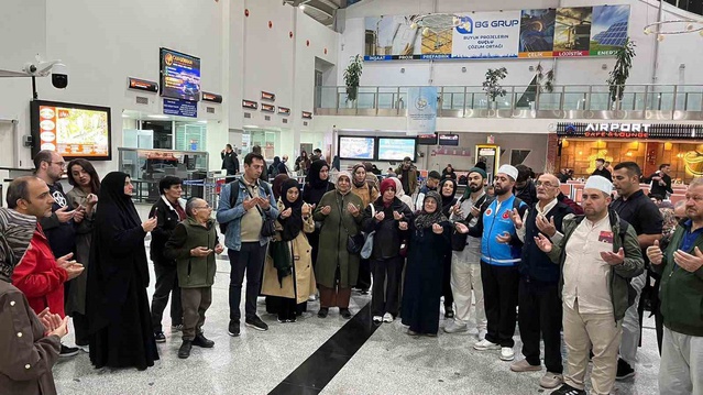 Sivas'ta özel gereksinimli İmamoğlu, hayırsever desteğiyle 14 günlük umreye gitti