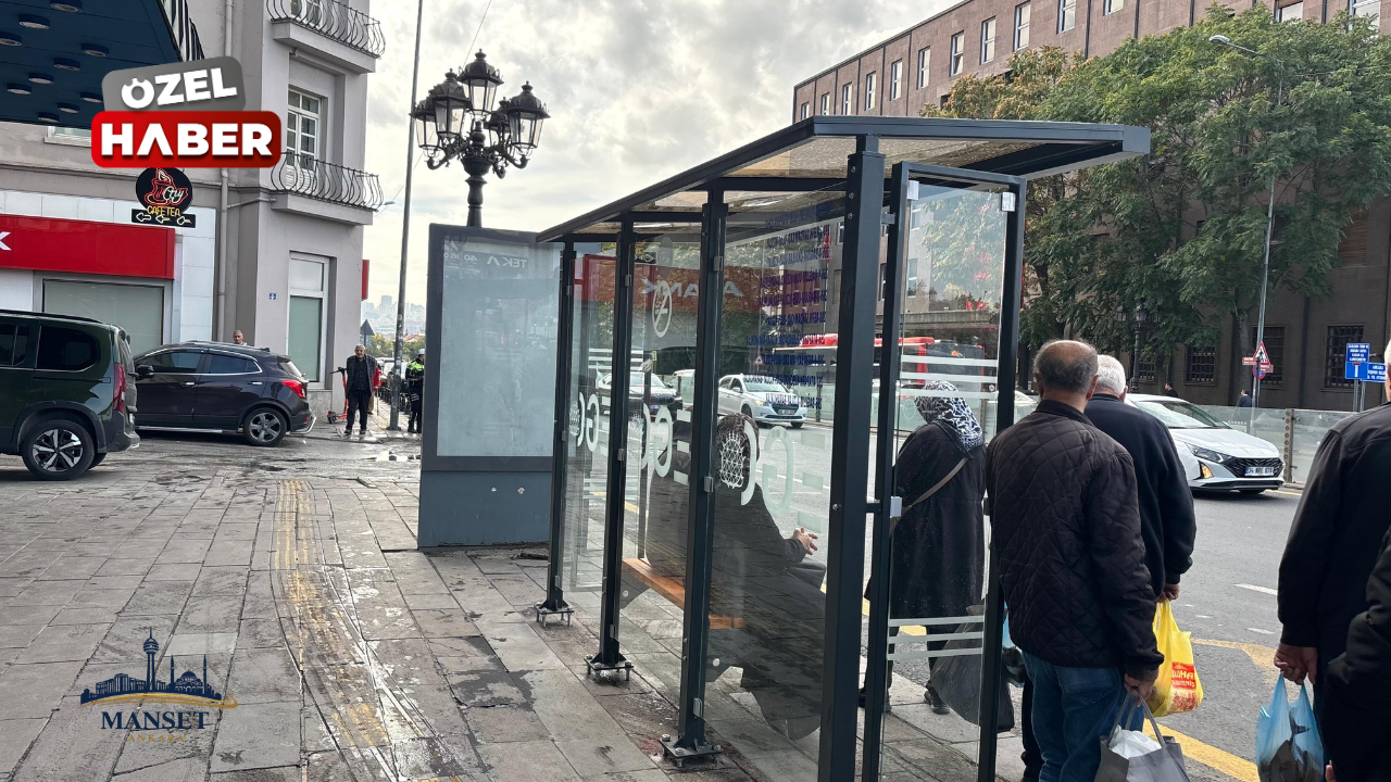 Ulus’ta otobüs durakları yenilendi