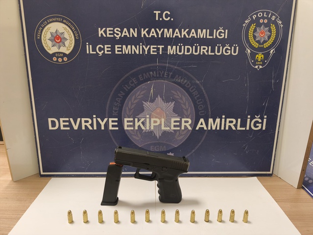 Keşan'da alkollü sürücüye 250 bin lira ceza kesildi, korseden tabanca çıktı