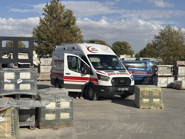 Gaziantep'te mermer atölyesinde stant altında kalan 1 işçi öldü, biri ağır yaralandı