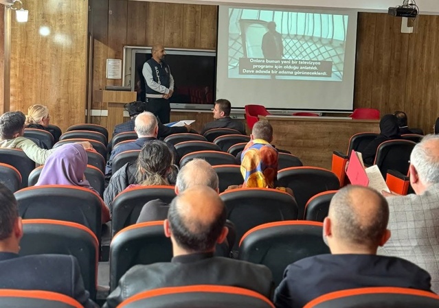 Kütahya Emet'te okul yöneticileri ve öğretmenlere siber güvenlik eğitimi verildi