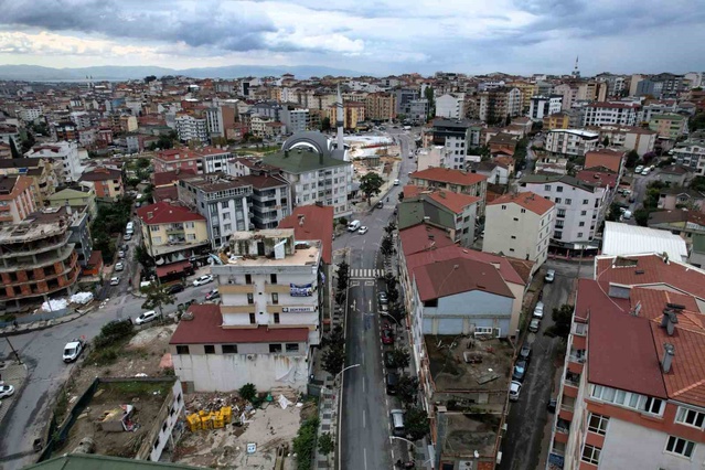 Kocaeli Büyükşehir, Çayırova'da Adnan Kahveci Caddesi'ni 25 milyon liraya yeniledi