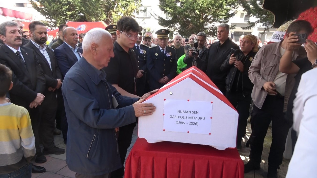 Tekne faciasında hayatını kaybeden polis memuru son yolculuğuna uğurlandı