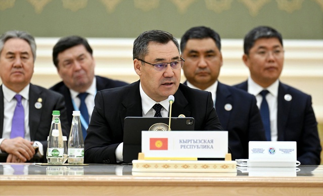 Kırgız Cumhurbaşkanı Caparov, Orta Asya ve Azerbaycan için e-ticaret platformu önerdi