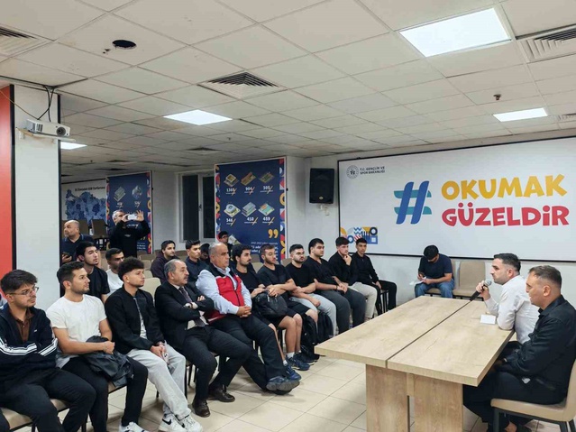 Adıyaman'da gaziler, Veysel Karani KYK Yurdu'nda öğrencilere hatıralarını anlattı