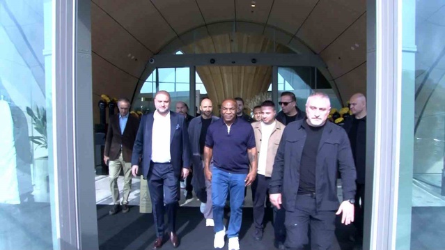 Mike Tyson İstanbul'a geldi! Derbi sorusuna bomba yanıt