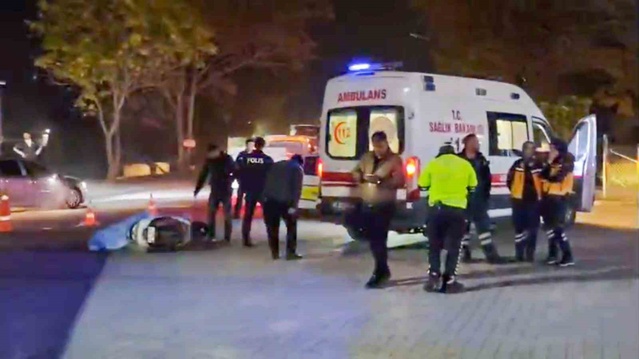 Manisa Turgutlu'da motosiklet sürücüsü tırın altında kalarak hayatını kaybetti