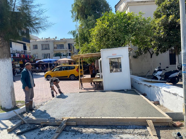 Kuşadası Belediyesi 56 noktada yol yapımı ve kaldırım onarımı gerçekleştirdi