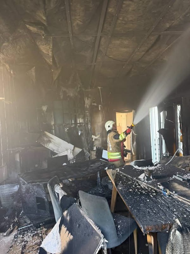 Hatay Arsuz'da 2 katlı müstakil ev yangında kullanılmaz hale geldi