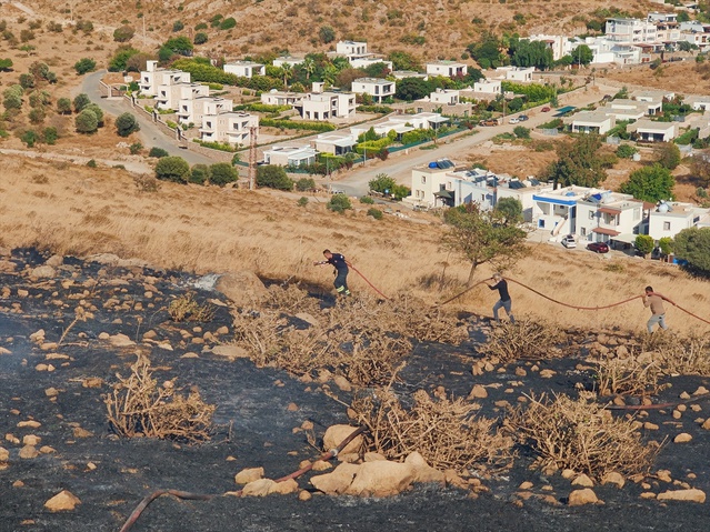 Bodrum Karaincir'de makilik alanda çıkan yangın itfaiye ekiplerince söndürüldü