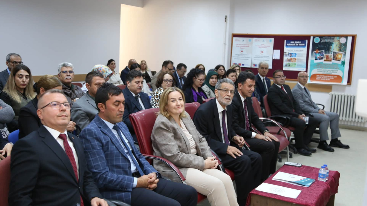 Kaymakam Gevrek’ten Anadolu Mektebi’ne destek
