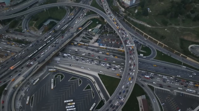 2 maç İstanbul’da trafiği kilitledi! Yoğunluk yüzde 72’ye ulaştı