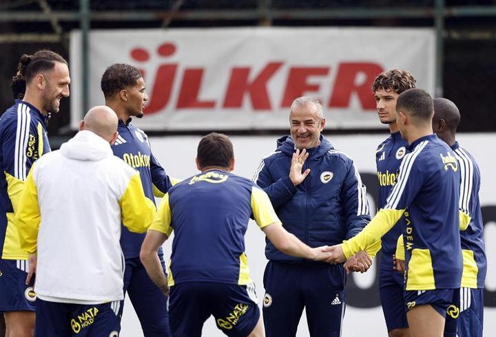 Fenerbahçe’de derbi mesaisi: İsmail Kartal'ı ilk 11’de 3 kritik karar bekliyor