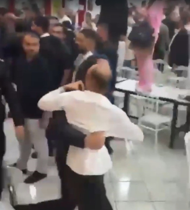 İzmir Buca'da YENİ Parti ön seçiminde oy sayımı sırasında arbede yaşandı