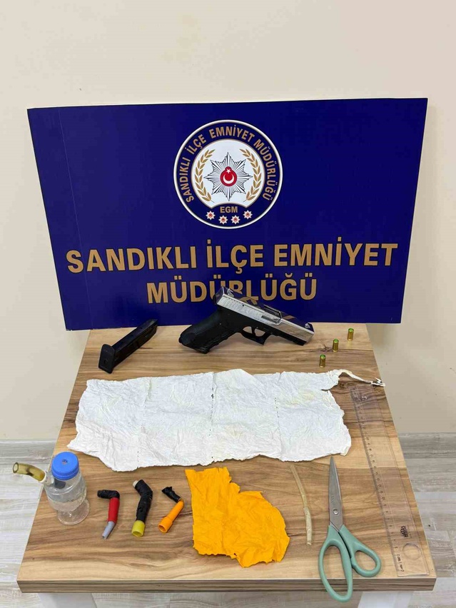 Sandıklı'da baskında 900 içimlik uyuşturucu ele geçirildi, 2 şüpheli tutuklandı