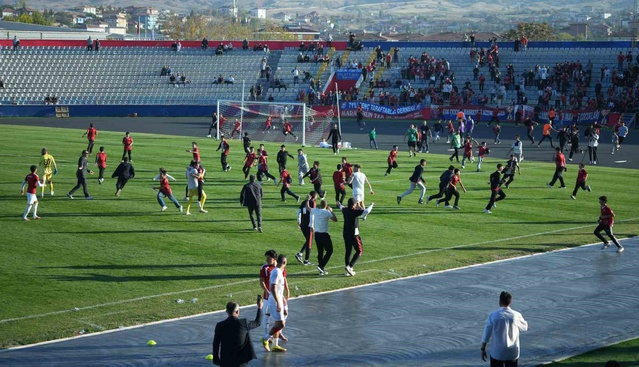 PFDK, Kırıkkale FK'ya sahaya giren taraftarlar nedeniyle 35 bin lira ceza verdi
