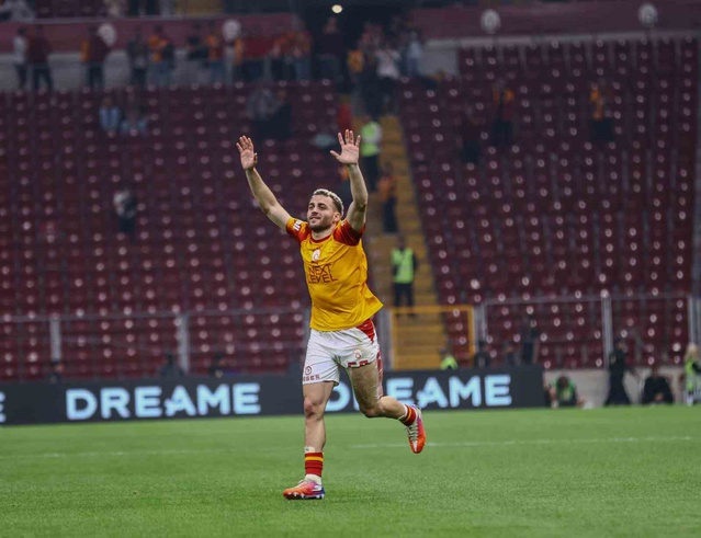 Galatasaray Kasımpaşa'yı 3-1 yendi, Barış Alper taraftar çağrısına uyup sahaya döndü