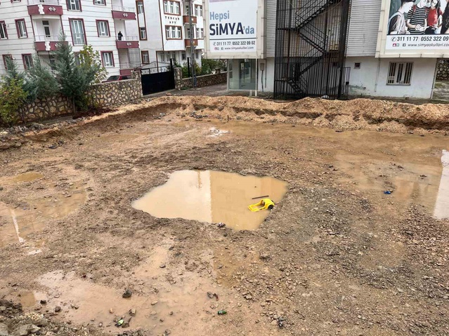 Adıyaman Besni'de su dolu asansör çukuruna düşen 7 yaşındaki çocuk hayatını kaybetti