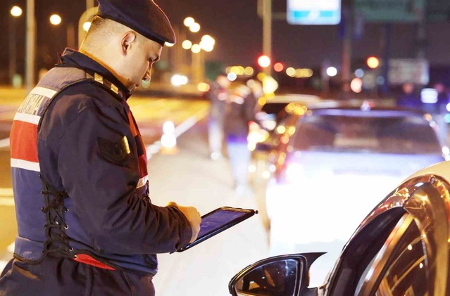 Aksaray'da jandarma yol denetimlerini üç koldan aralıksız sürdürüyor
