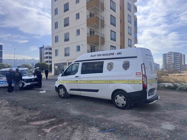 Kayseri'de balkondan girip kendine zarar veren şahıs hastaneye kaldırıldı