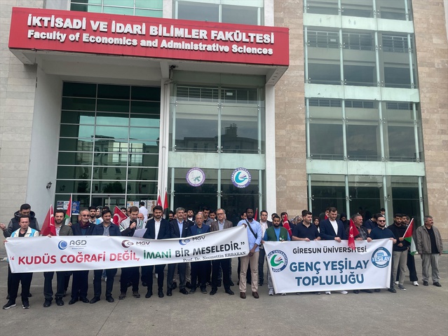 AGD öncülüğünde Trabzon ve Giresun'da üniversiteliler İsrail'i protesto etti