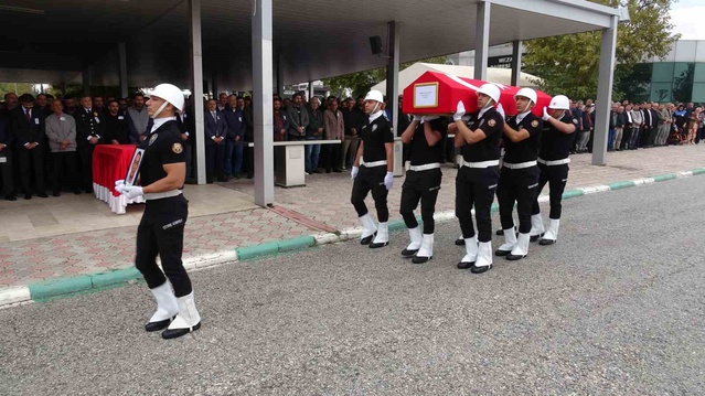 Sinop'taki tekne kazasında ölen polis Orhan Gazi Yetiş Malatya'da toprağa verildi