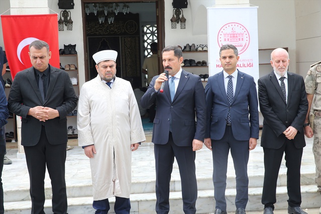 Deprem sonrası Hatay Defne'de 136'ncı cami dualarla ibadete açıldı